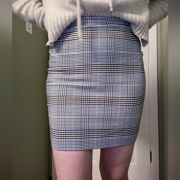 Dynamite Elle Plaid Mini Skirt | Size XS - Picture 2 of 6